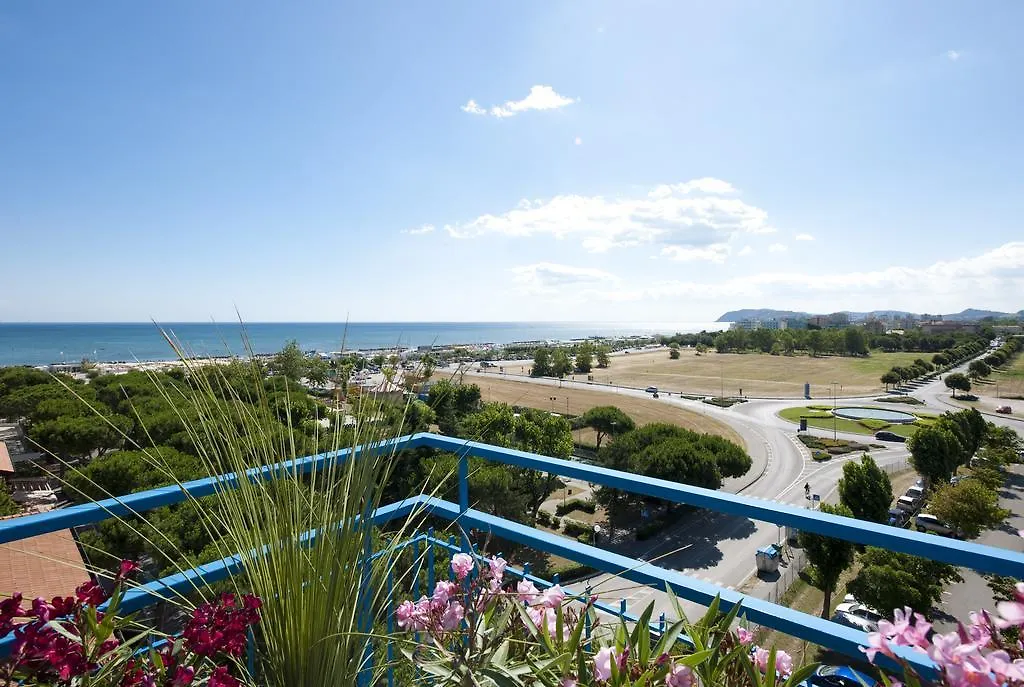 Hotel Capitol Misano Adriatico 3*,